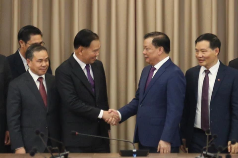 Hanoi da prioridad al desarrollo de lazos de amistad con localidades laosianas