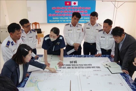 Delegación de la Guardia Costera de Japón visita Vietnam