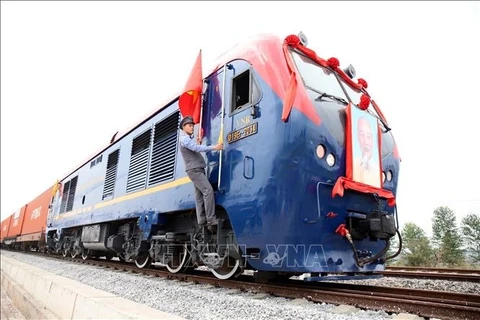 Inauguran servicios de transporte ferroviário de carga internacional en provincia vietnamita