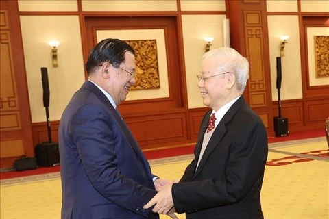 Partidos gobernantes de Vietnam y Camboya fortalecen cooperación 