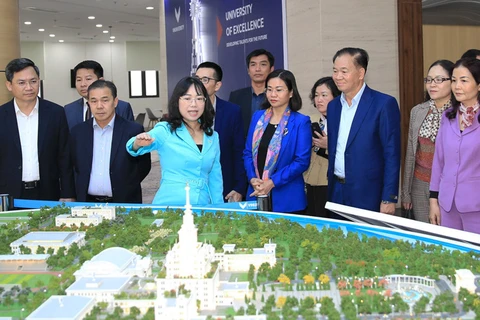 Delegación partidista laosiana continúa agenda de trabajo en Hanoi