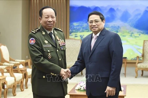Premier vietnamita recibe a ministro de Defensa de Camboya 