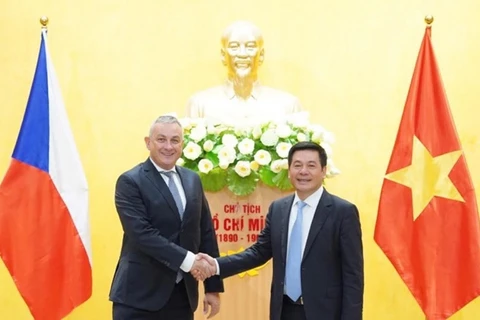 Vietnam y República Checa promueven cooperación comercial 