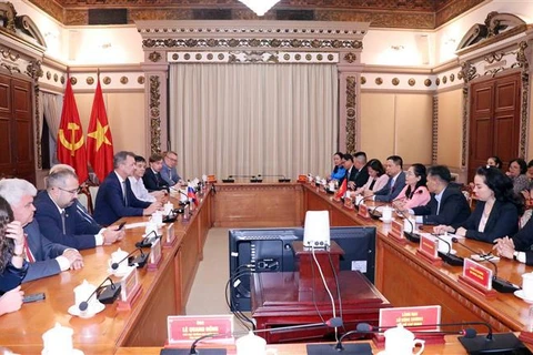 Fomentan cooperación entre Ciudad Ho Chi Minh y localidades de Rusia 