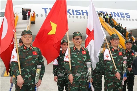 Socorristas militares vietnamitas cumplen misión de rescate en Turquía