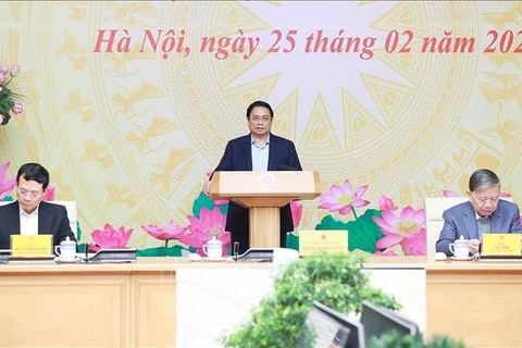 Premier vietnamita urge a acelerar transformación digital en todos campos