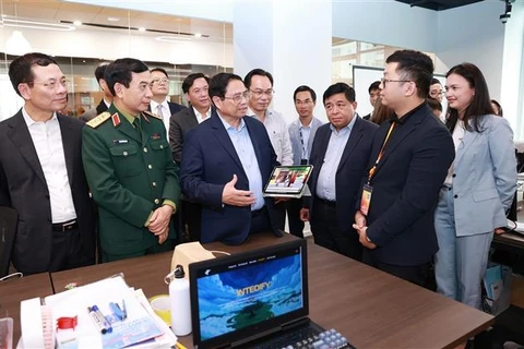 Premier vietnamita pide políticas favorables para la innovación