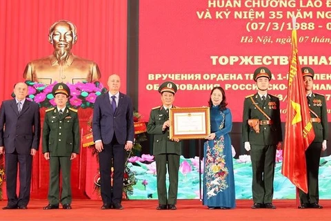 Otorgan Orden del Trabajo al Centro Tropical Vietnam-Rusia