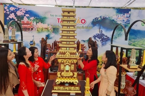 Celebran en provincia vietnamita festival primaveral de culto a la Diosa Madre