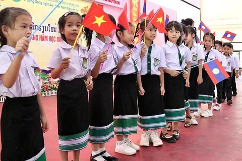 Escuela bilingüe laosiano-vietnamita celebra 15 años de fundación