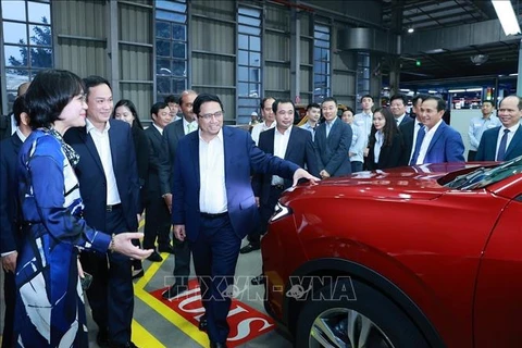 Primer ministro pide a la multinacional Ford ampliar su inversión en Vietnam