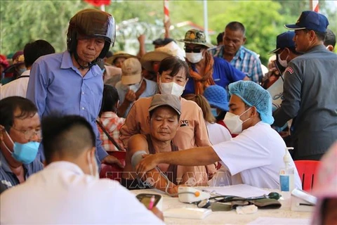 Embajada de Vietnam organiza programa de examenes médicos gratuitos en Camboya