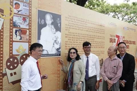 Inauguran exposición fotográfica sobre cine revolucionario de Vietnam