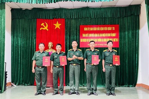 Médicos militares de la provincia de Dong Nai desplegados para trabajar en Truong Sa