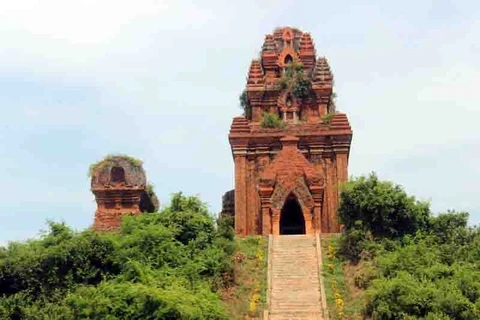 Binh Dinh promueve el valor patrimonial de las torres Cham para el desarrollo turístico