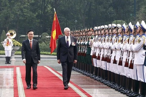 Efectúan en Hanoi acto de recibimiento oficial a gobernador general de Australia