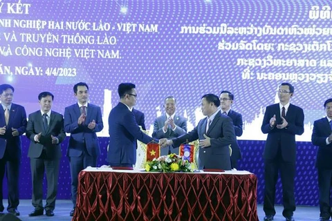 En Vientiane Foro de Conexión de Tecnología Vietnam- Laos