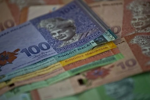 Malasia se compromete a fortalecer la moneda nacional