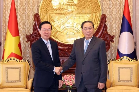 Presidente vietnamita dialoga con exdirigentes laosianos