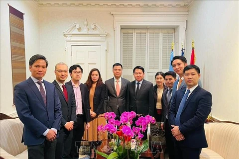 Embajador vietnamita ante la ONU felicita a Laos y Camboya por fiestas tradiciones
