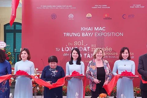 Inauguran exposición sobre patrimonios de localidades de Vietnam y Francia