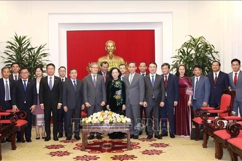 Comisiones Partidistas de Vietnam y Laos fortalecen cooperación