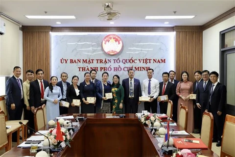 Organizaciones masivas de localidades de Vietnam y Laos fomentan cooperación integral 
