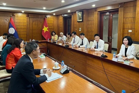 Delegación de ciudad de Hanoi realiza visita a Laos 