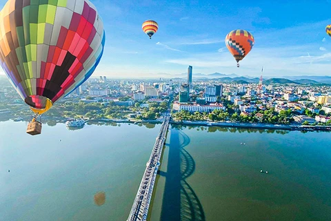 Efectúan festival de globos aerostáticos en la ciudad de Quy Nhon 