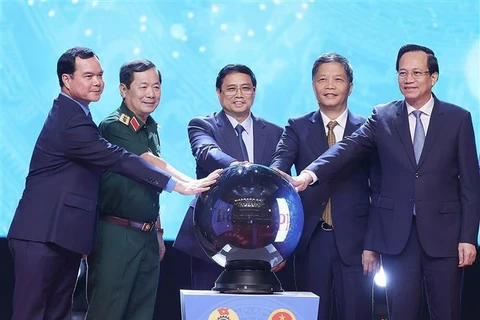 Premier de Vietnam exhorta a garantizar bienestar de empleados