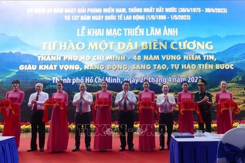 Exposición fotográfica resalta soberanía sagrada de Vietnam