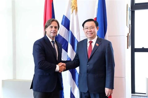 Titular del Parlamento vietnamita se reúne con presidente uruguayo