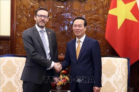 Presidente vietnamita recibe al nuevo embajador británico