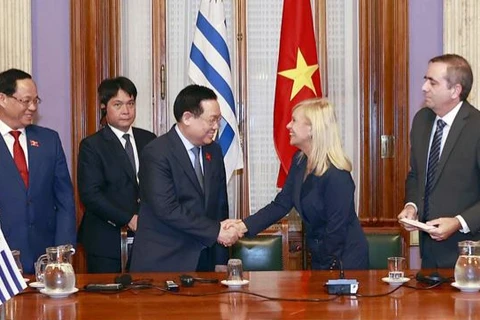 Vietnam y Uruguay firman acuerdo de cooperación parlamentaria