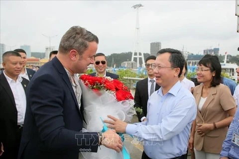 Premier de Luxemburgo visita Bahía de Ha Long