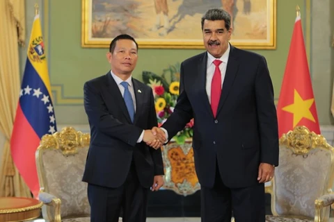 Venezuela determina profundizar cooperación multifacética con Vietnam, afirma presidente