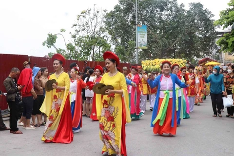 Miles de turistas asisten a Festival del Templo Do en provincia de Bac Ninh