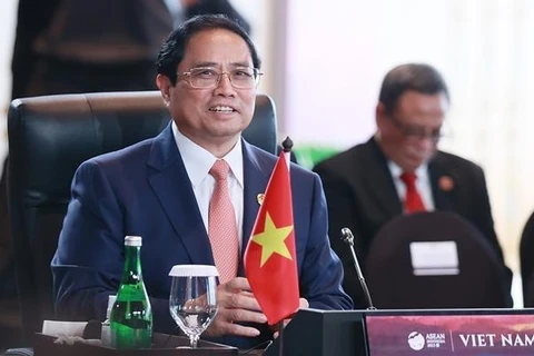 Premier vietnamita participa en diálogos sobre Comunidad de ASEAN