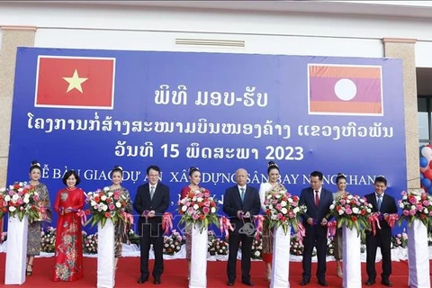 Vietnam entrega aeropuerto de Nong Khang a Laos