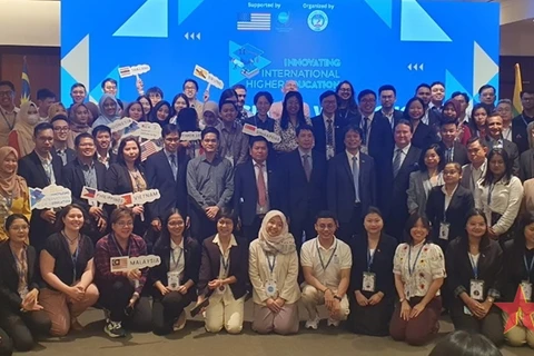 Jóvenes líderes de ASEAN impulsan innovación en educación universitaria