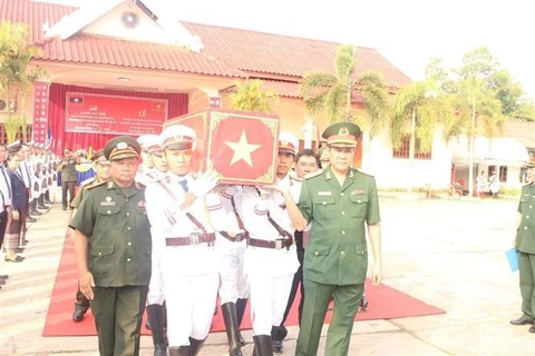 Repatrían restos de mártires vietnamitas desde Laos