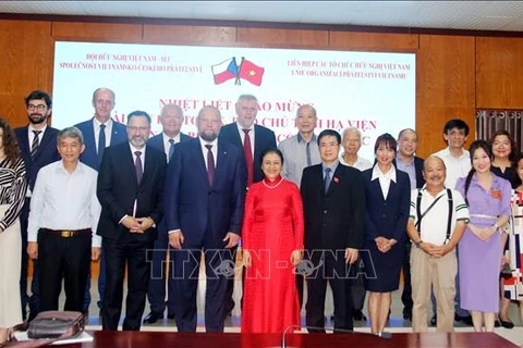 Fomentan amistad y cooperación entre Vietnam y República Checa