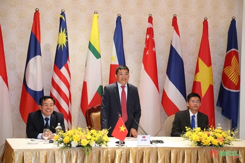 Debaten iniciativa de Vietnam sobre colocación de bandera de la ASEAN