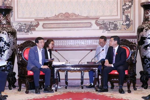 Consejos populares de urbes vietnamita y surcoreana agilizan cooperación 