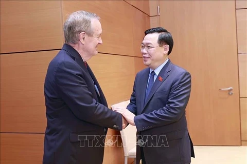Presidente parlamentario de Vietnam recibe a delegación de congresistas estadounidenses