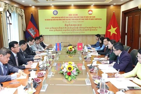 Organizaciones de masas vietnamitas y camboyanas forjan cooperación