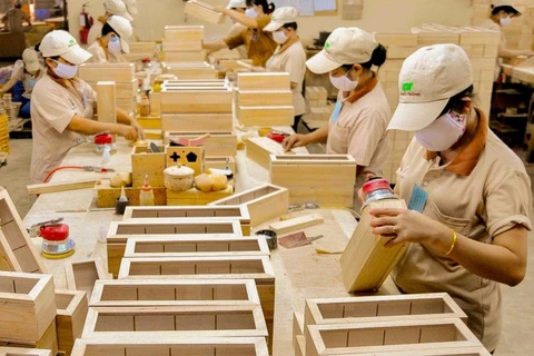 EE.UU. amplía la investigación sobre gaveteros de madera importados de Vietnam