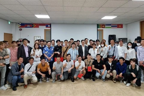 Conciencian en campo legal a trabajadores vietnamitas en Corea del Sur