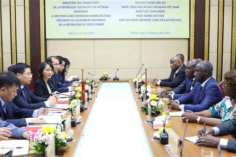 Resaltan oportunidades de cooperación en transporte entre Vietnam y Costa de Marfil
