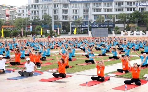 Casi dos mil personas practicarán yoga en provincia de Quang Ninh